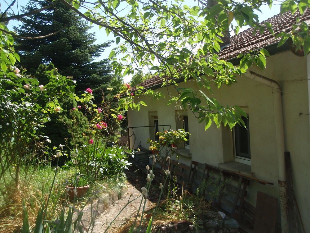4 Pièces · 84 m² / terrain 1800m² avec abris de jardin