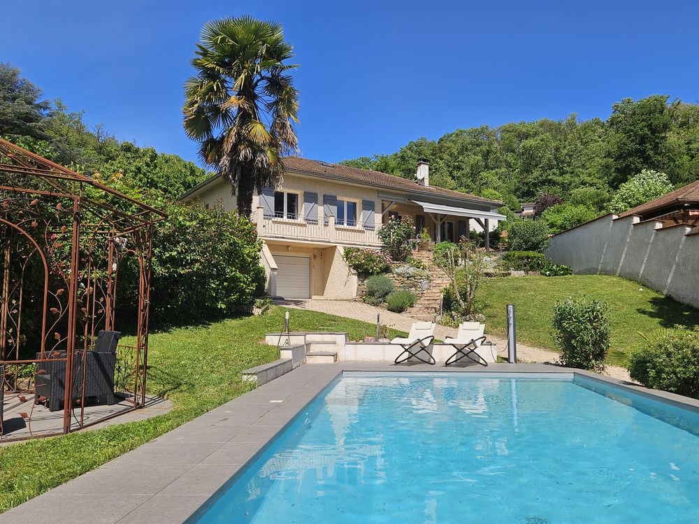 Villa de 3 à 6 chambres - 5 pièces - 140 m²hab -