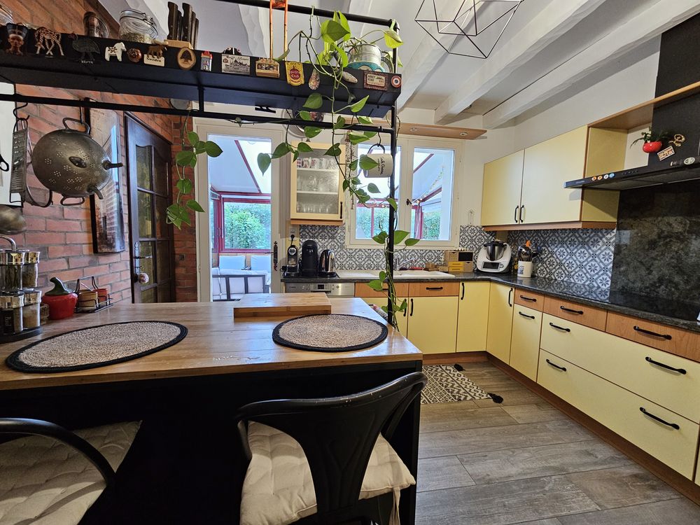 Villa de 3 à 6 chambres - 5 pièces - 140 m²hab -