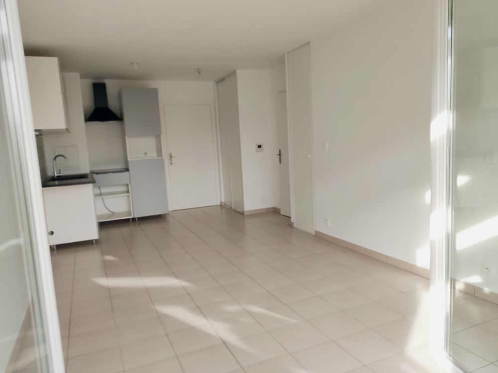 Joli 2 pièces lumineux avec balcon et parking