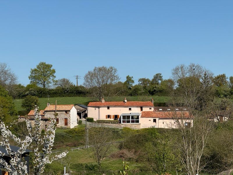 LONGÈRE GÂTINAISE DE 190 M² , CLIMATISÉE TOUTES SAISONS