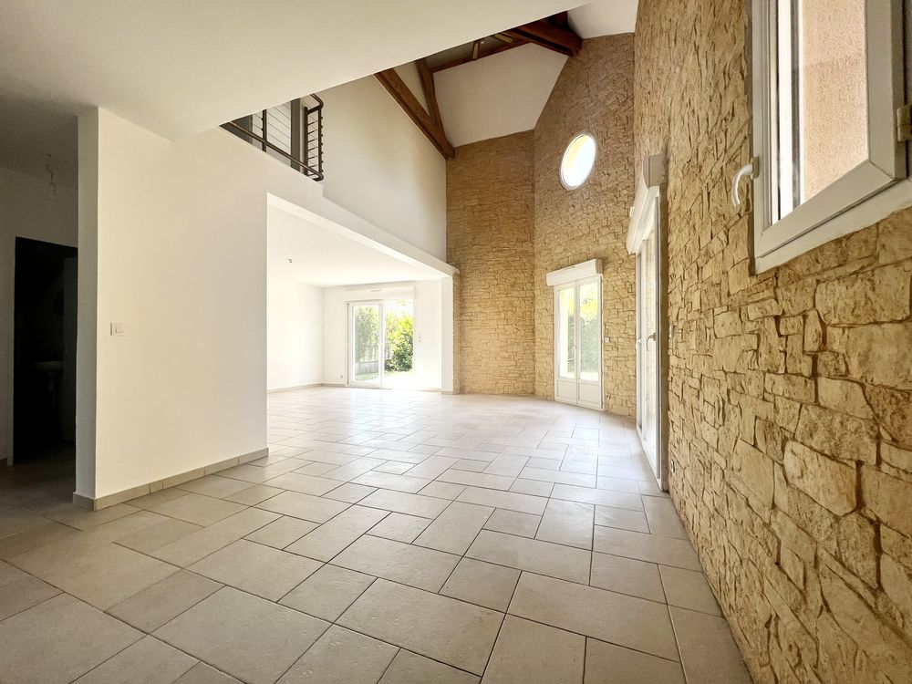 maison de 7 pièces, comprenant au rez-de-chaussée