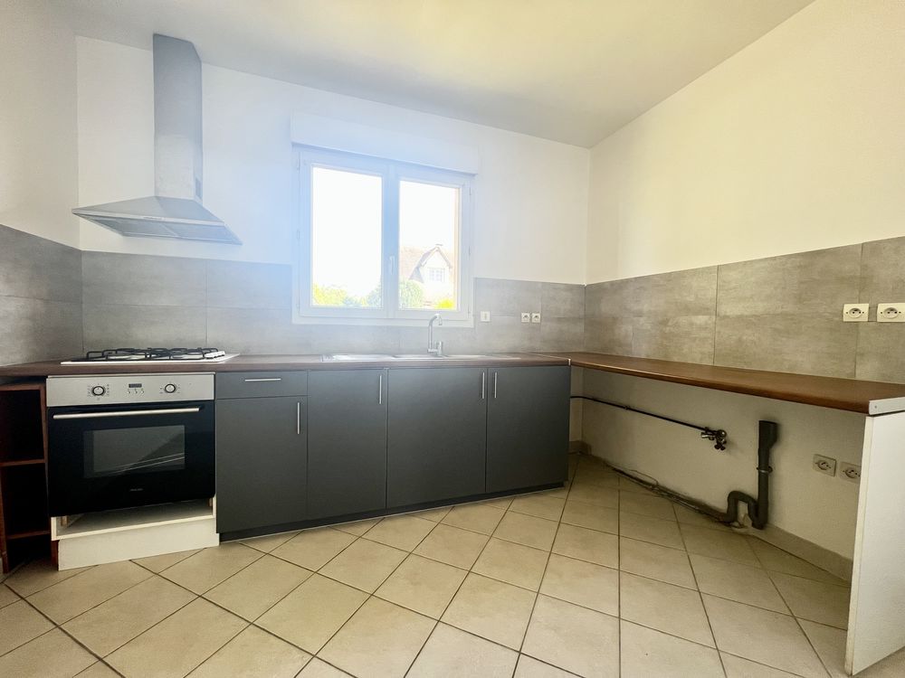 maison de 7 pièces, comprenant au rez-de-chaussée