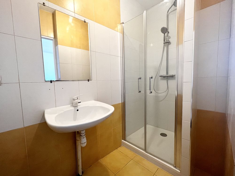 maison de 7 pièces, comprenant au rez-de-chaussée