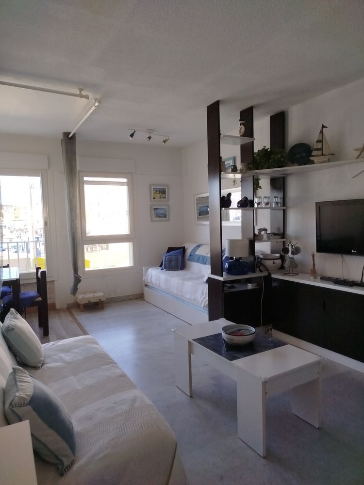 studio lumineux meublé Vue sur le port du cap d Agde