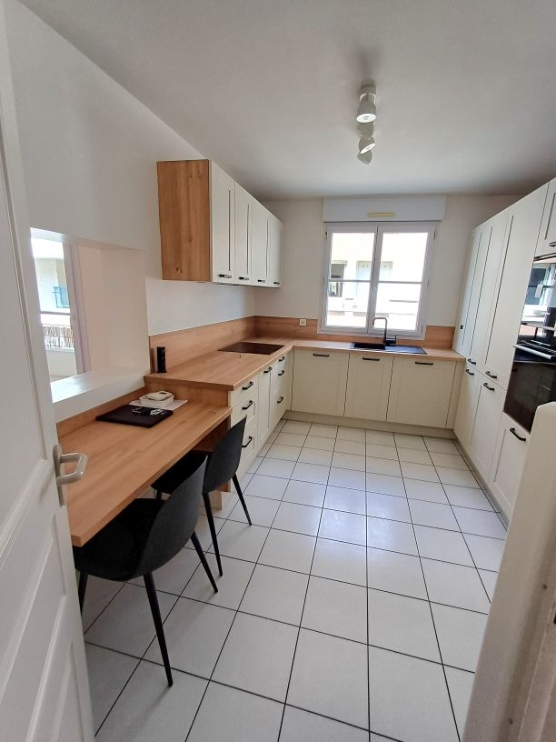 Bel appartement traversant 109 m²?Garage & Cave TOURS 37000