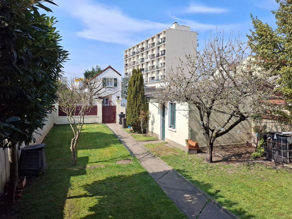 Pavillon plein pied avec dépendance et garage + jardin 340 M
