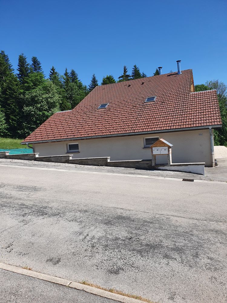 Le Chauffaud Villers-le-lac Maison de deux appart modulabl