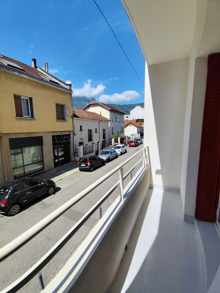 Grenoble Eaux Claires, T3 lumineux 55m2 avec balcon et cave