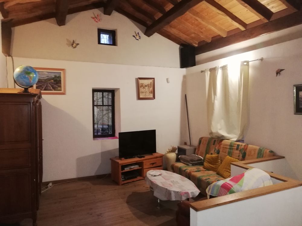 Dans écrin de verdure vue sur la rivie?re maison 110 m2