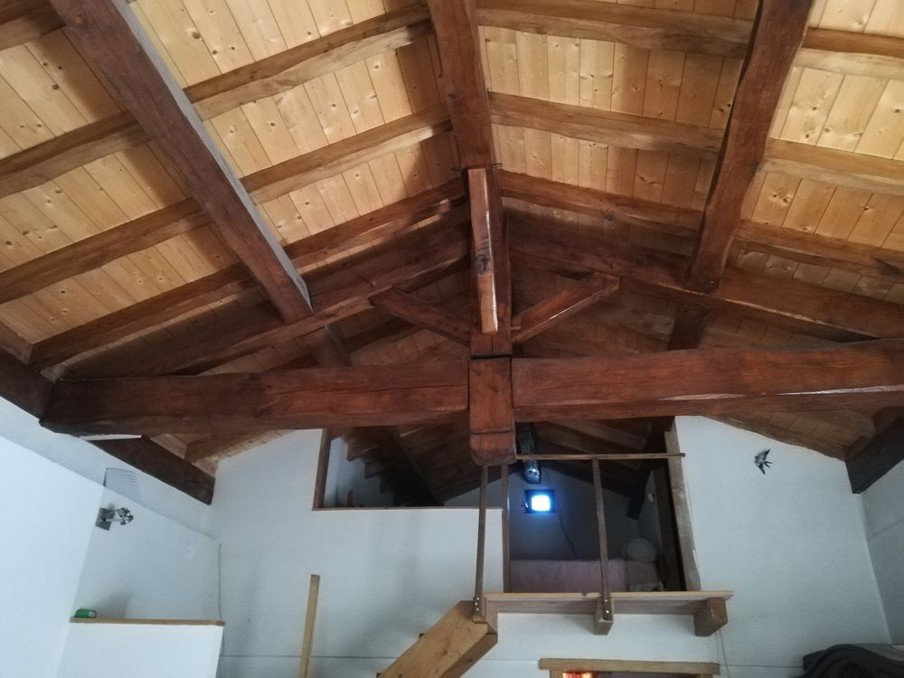 Dans écrin de verdure vue sur la rivie?re maison 110 m2
