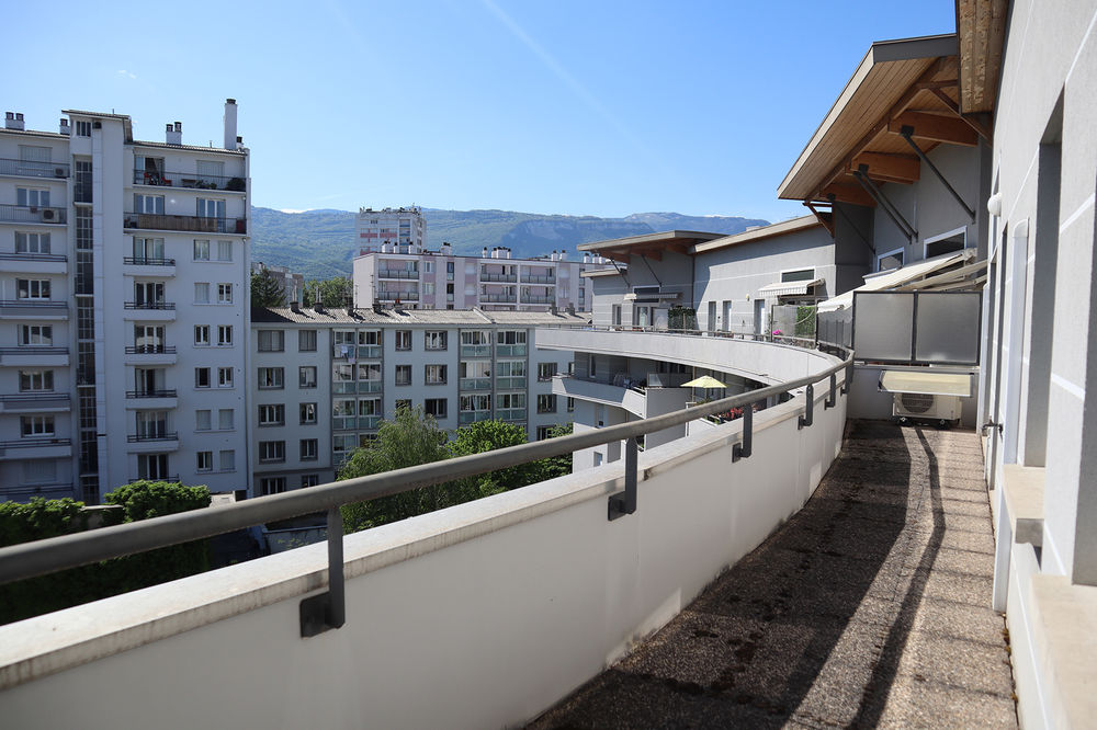 GRENOBLE RUE DE STALINGRAD ? 3 PIECES 71 m² ? DERNIER ETAGE