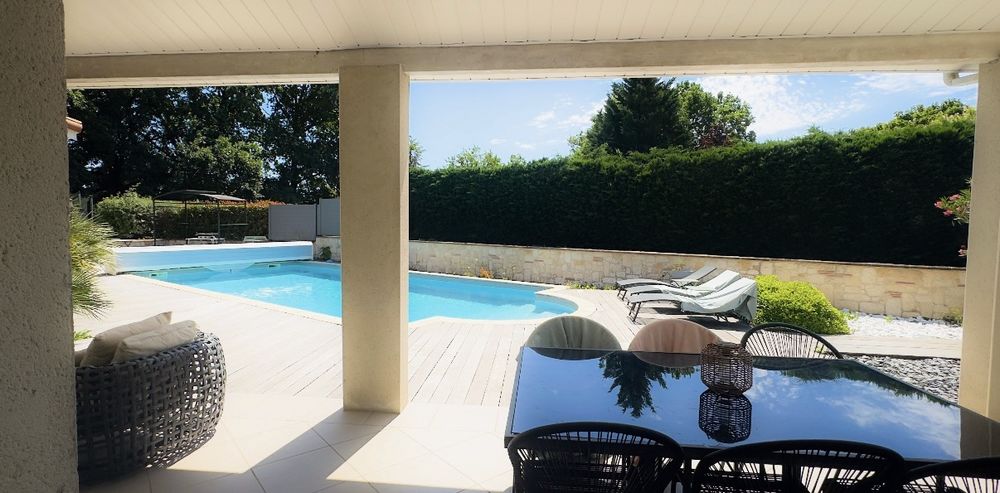 Villa de 224m² - 5 chambres - avec piscine sur terrain clos