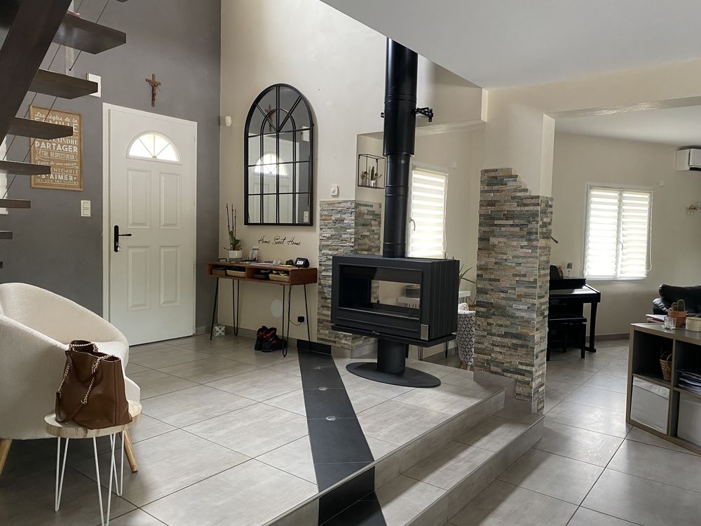 Villa de 224m² - 5 chambres - avec piscine sur terrain clos