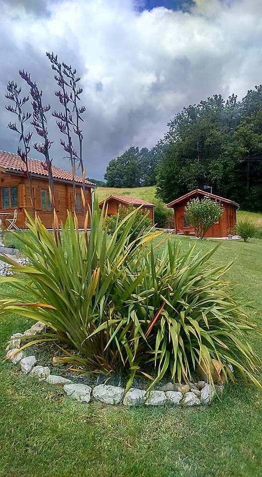 Site de villégiature avec clientèle annuelle.