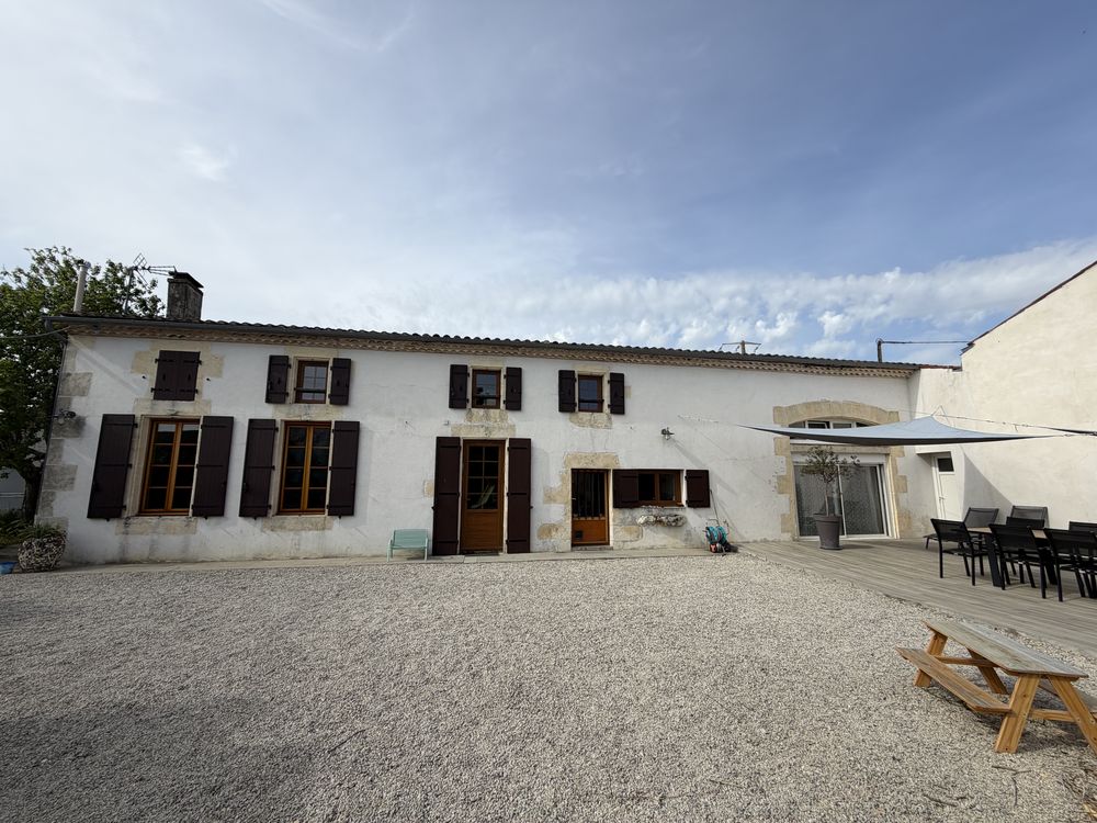 MAISON CHARENTAIRE AU COEUR DES VIGNES