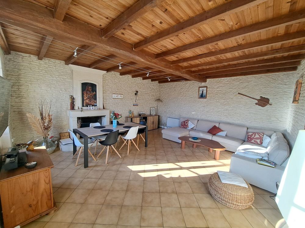 MAISON CHARENTAIRE AU COEUR DES VIGNES