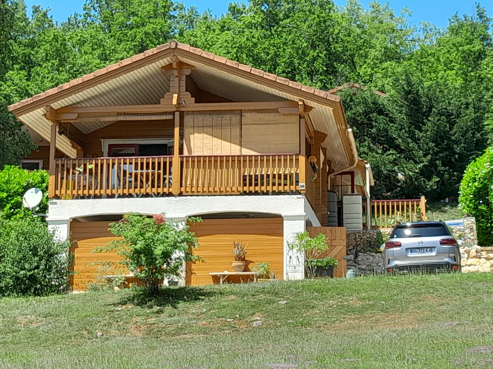 Chalet atypique en bois dans parc 7 hectares MAUROUX 46