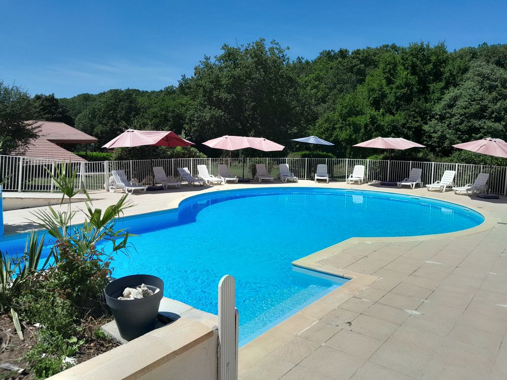 Chalet atypique en bois dans parc 7 hectares MAUROUX 46
