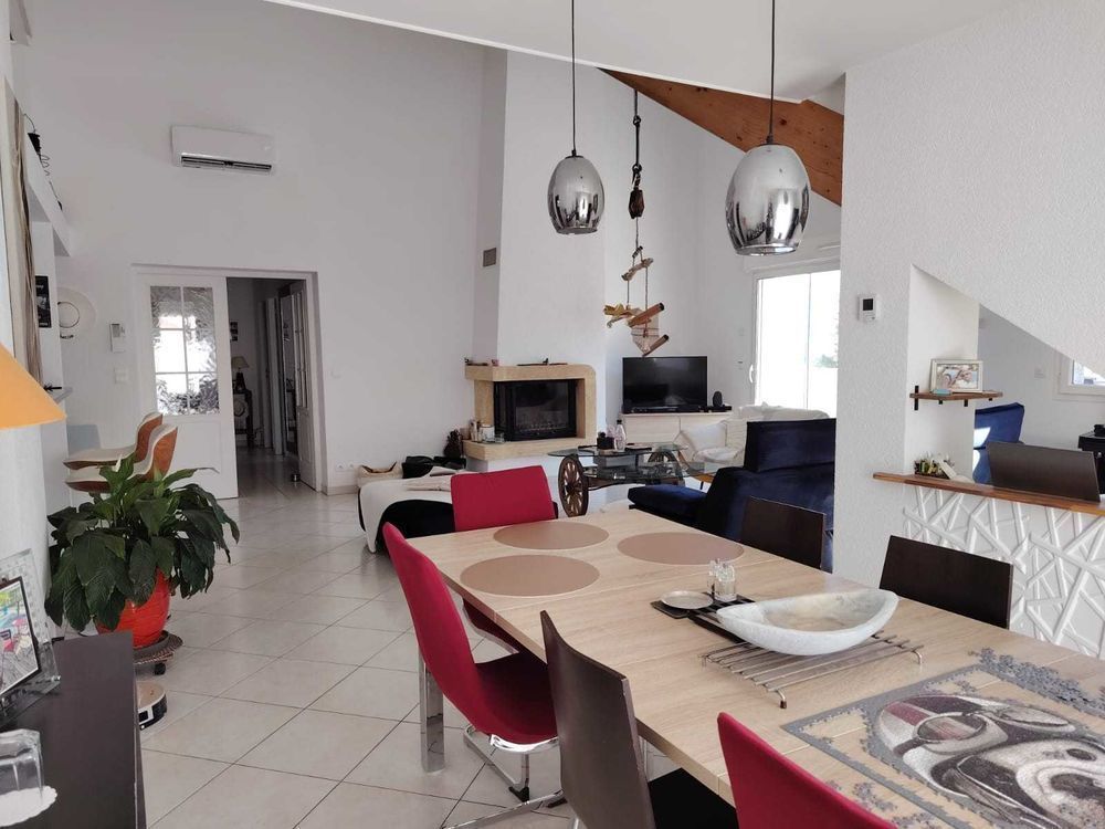 Appartement-Maison en Attique 1er-jardin 150 m2, terrasse balcon 25 m2, vue dégagée Jura, Alpes
