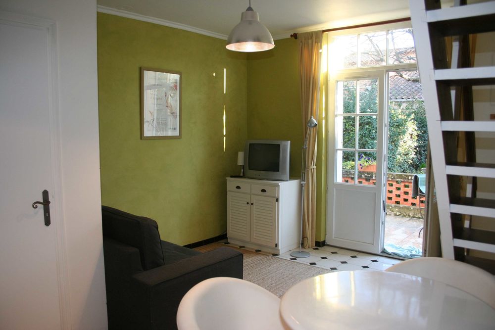 Maison avec piscine s/ terrain 516 m² proche centre Avignon
