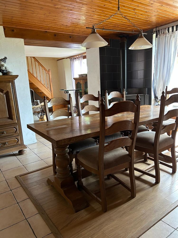 Jolie maison en pierre avec vue dégagée et dépendances