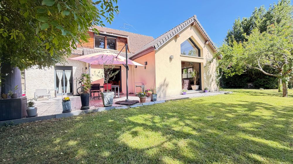 Les Essarts-le-Roi -Saint-Hubert : 10 pièces / 205 M²/1030m²