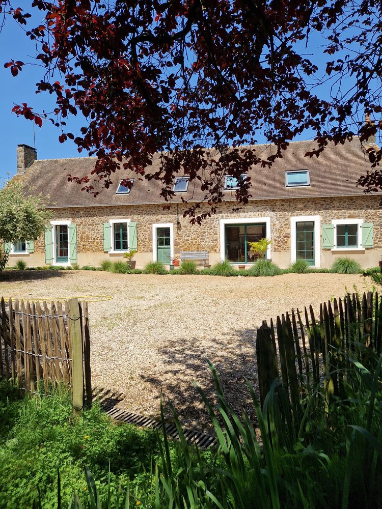 Propriété aux portes du Mans avec double longère en pierre