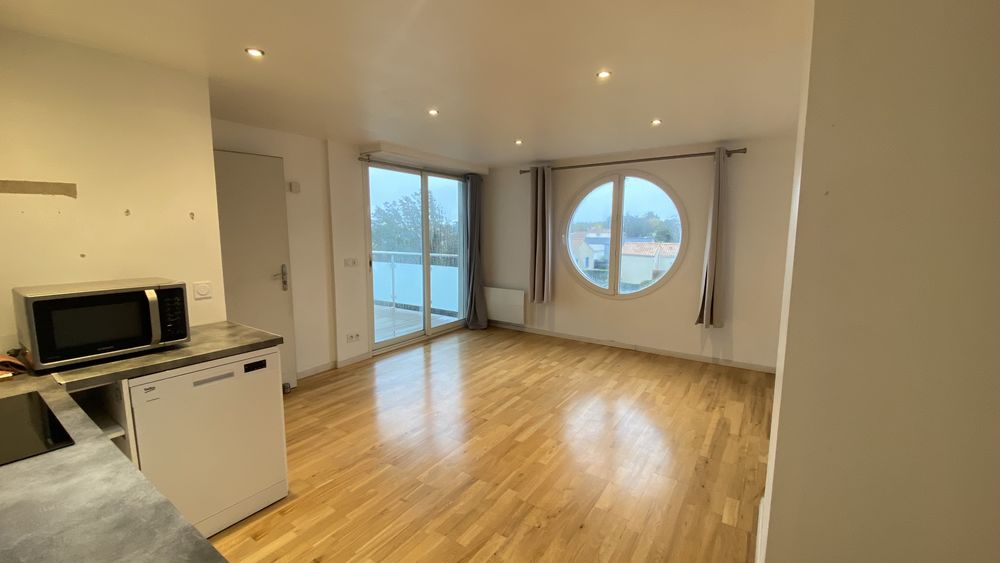 T2 MEUBLE TRES LUMINEUX A L'ANNEE