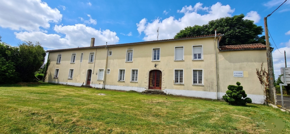 Longère de 320m2 sur La Touche de Genac 16170 avec travaux