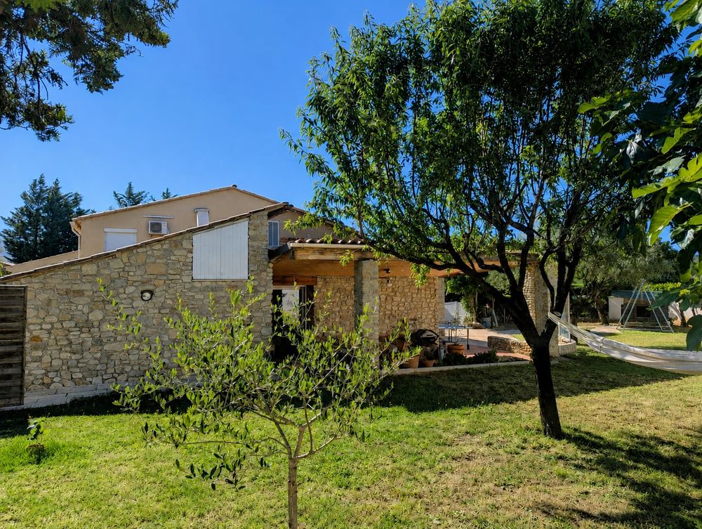 Charmante MAISON Provençale avec PISCINE et JARDIN clos