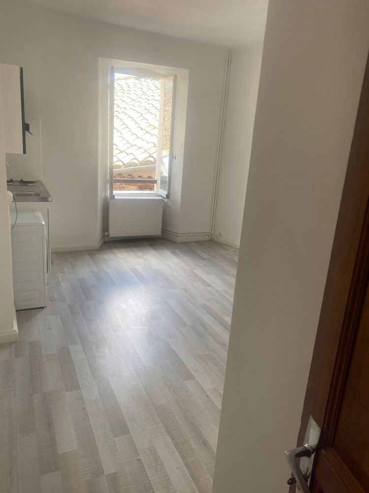 RIEZ (04500) PARTICULIER STUDIO