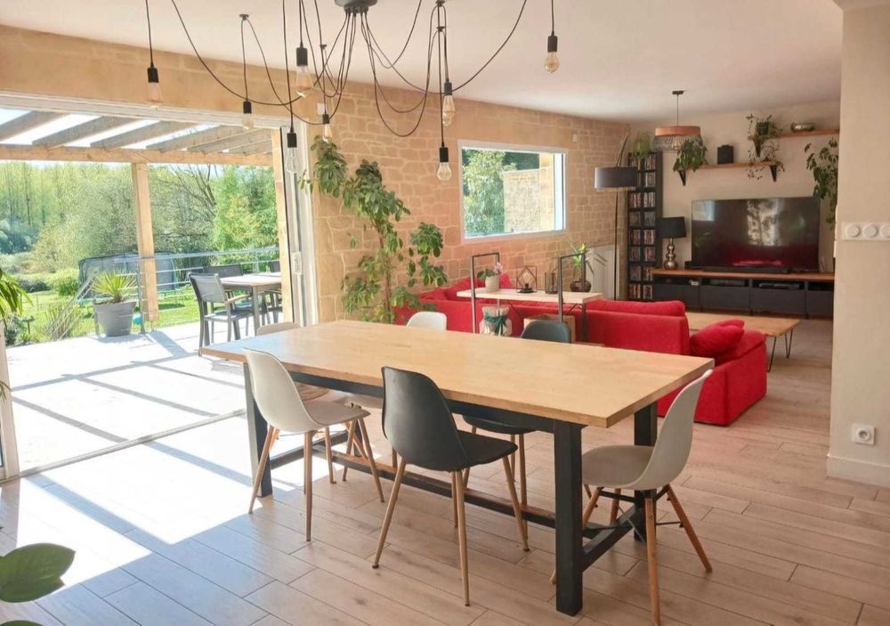 Maison indépendante entièrement rénovée.