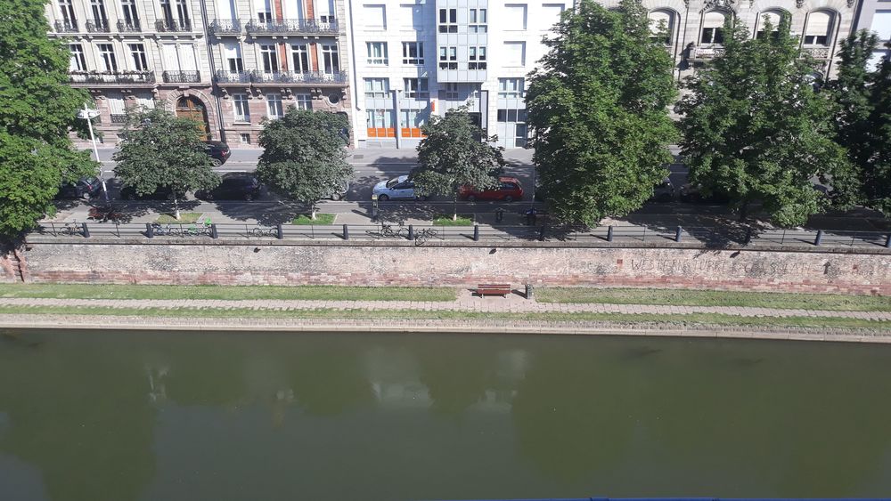 BEAU 4 PIECES SUR QUAI POUR AOUT