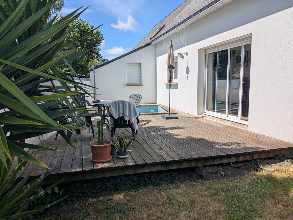 maison avec double garage,ideal bateau ou camping car.
