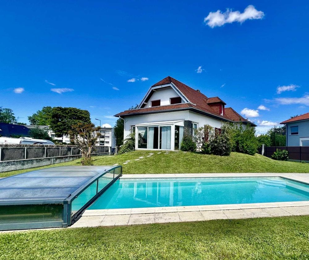 Maison familiale 7 pièces piscine proche Total