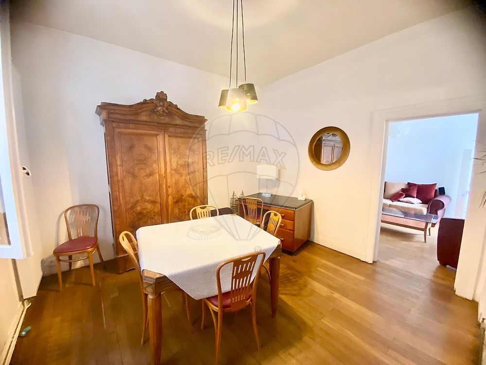 Maison avec un atelier attenant