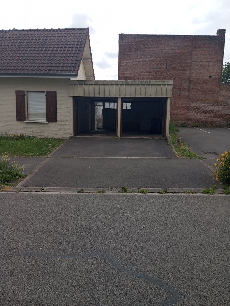 Maison individuelle avec très grand garage 2 voitures