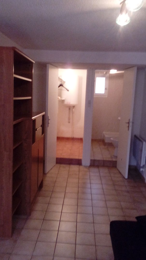 T1 meublé, 2 pièces séparées, SDD/WC,réduit. Centre creusot