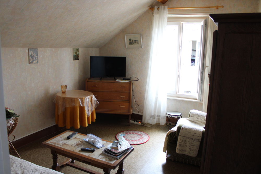 T2 meublé à Saignes ds le Cantal