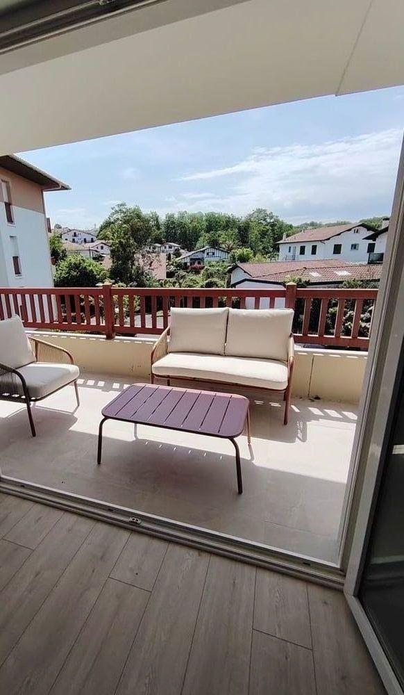 Appartement T3 avec parking, terrasse aperçu Rhune & piscine