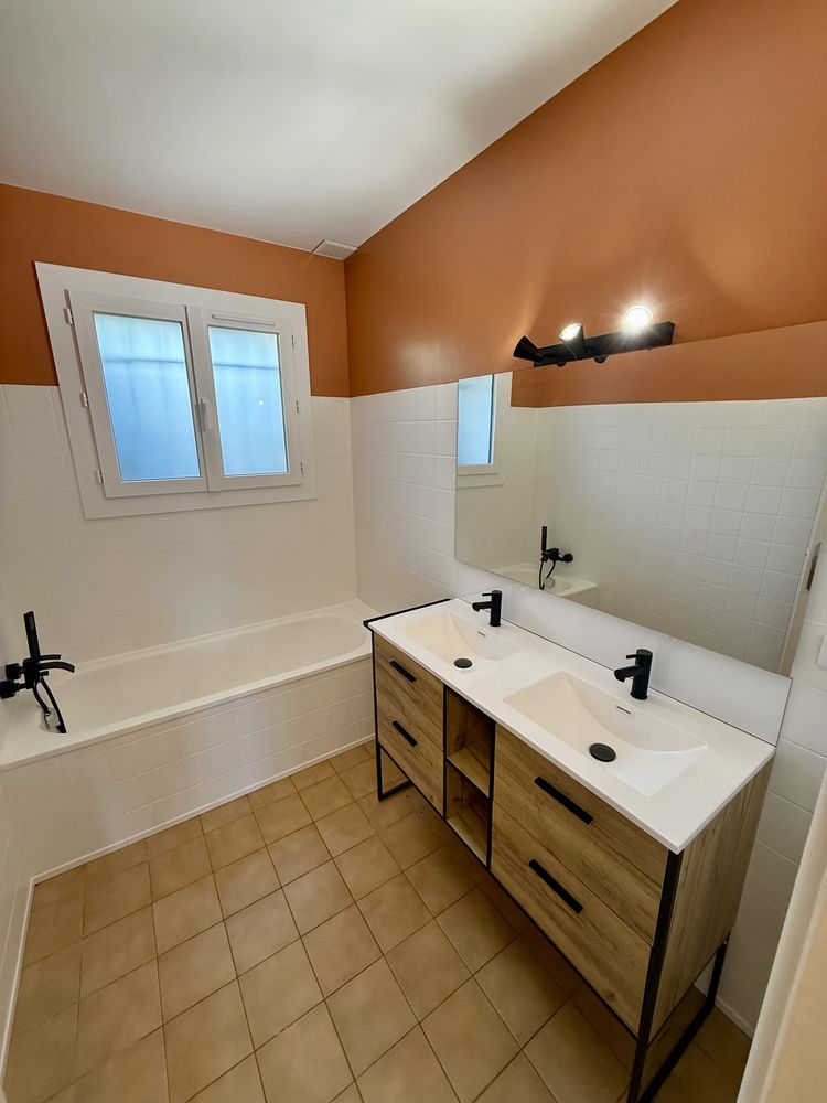 Maison 90 m2 rénovée avec garage et jardin