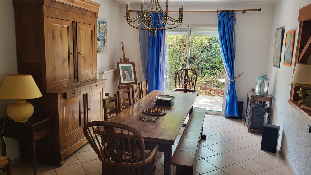 Grande maison au c?ur d'un jardin près du centre de Bagnols-