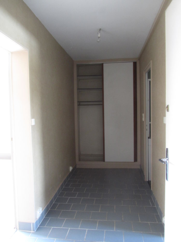 F2 - terrasse - garage - libre de suite