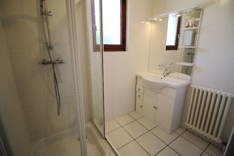 Appartement T3 au 1er étage d'une villa ave un garage 20 m²