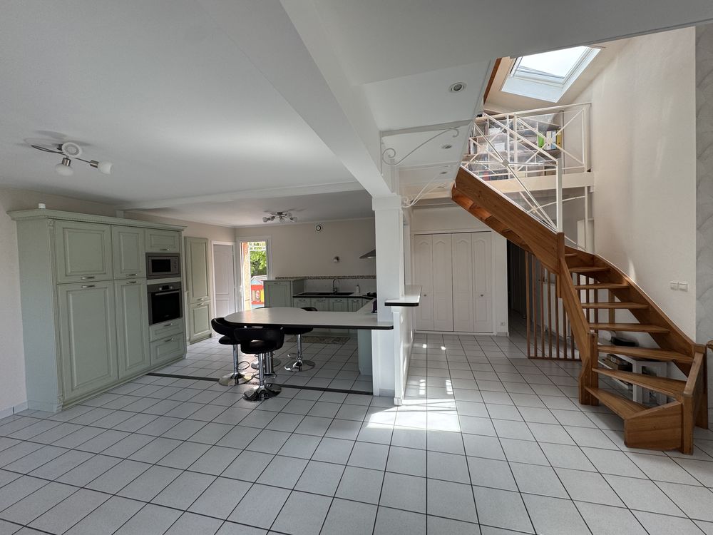 MAISON CLIMATISEE 177M2 VEAUCHE BOURG, 5 chambres