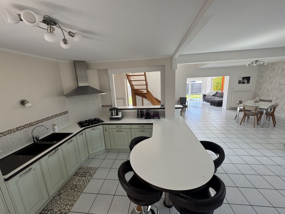 MAISON CLIMATISEE 177M2 VEAUCHE BOURG, 5 chambres