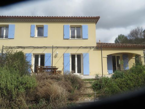 Grande maison meublée sur terrain 1600m2