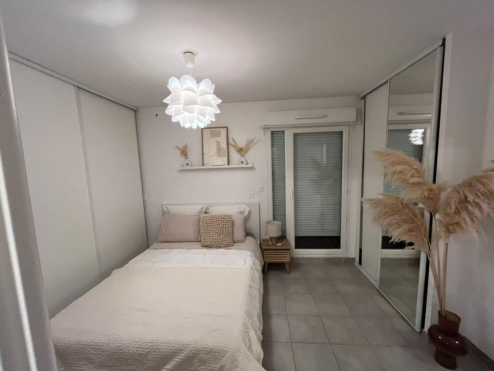 Superbe T2 meublé récent avec terrasse de 15 m²,