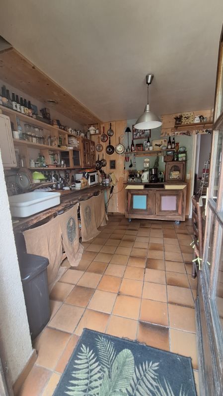 Maison mitoyenne ( parc arboré et ancienne école ) en Creuse